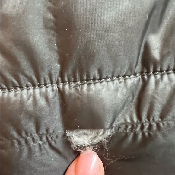 Patagonia jacket. Worn 2 times. Small tear on front pocket - Picture 2 of 3